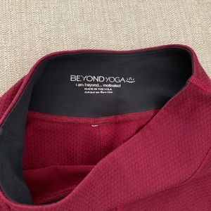 Beyond Yoga Red textured leggings